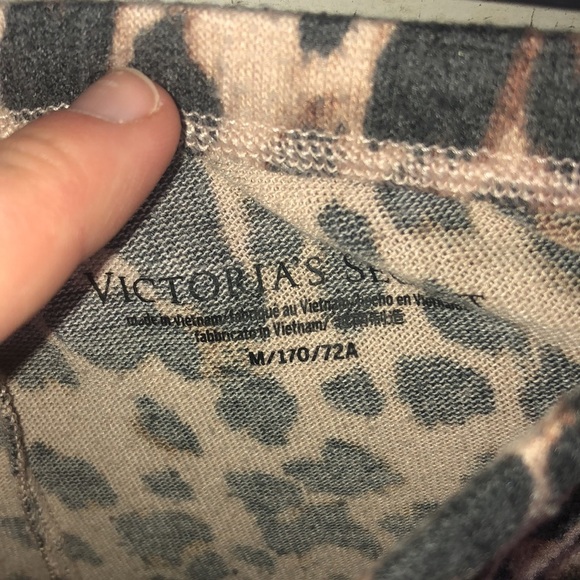 Victoria’s Secret cheetah print pajamas set animal print size medium lounge wear - Picture 8 of 8